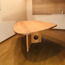 広葉樹無垢材大型（ 175 x 135）変形テーブル 6枚目の画像