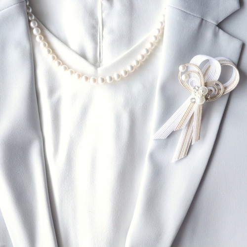 NEWカラーあり〕シンプルブローチ～水引～＊ホワイト＊／フォーマル