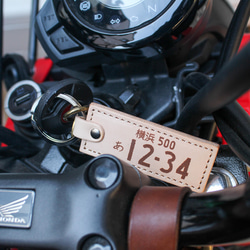【人気】送料無料 ナンバープレートキーホルダー　オーダーメイド　自動車・バイク　プレゼント　納車記念　誕生日　記念日 6枚目の画像