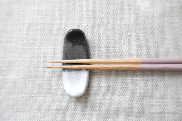 黒御影土の手びねり箸置き 掛けわけ 箸・箸置き TSUCHI-HANAKI 通販