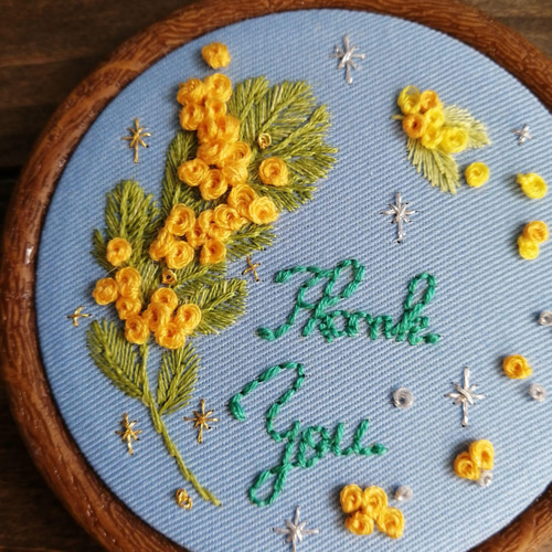 ミモザ刺繍の壁飾り(小)【プチギフトにおすすめ】 その他 ミモザ刺繍の壁飾り(小)【プチギフトにおすすめ】 その他