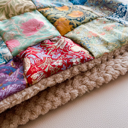 オトナのパッチワーク大判ブランケット　オールシーズン　いちご泥棒　アネモネ　ブラザーラビット　ウィリアムモリスデザイン 5枚目の画像