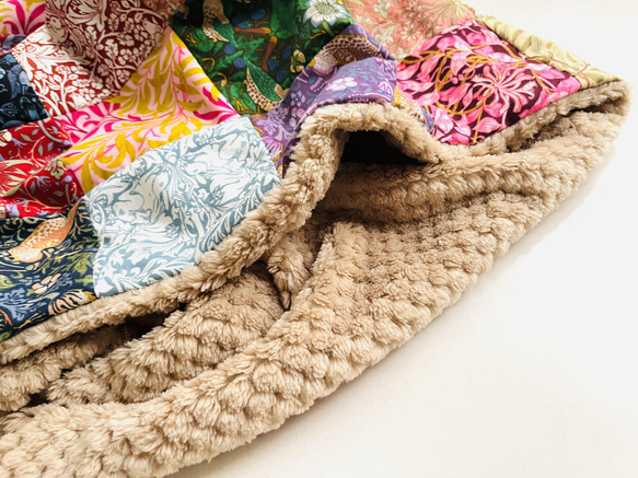 オトナのパッチワーク大判ブランケット　オールシーズン　いちご泥棒　アネモネ　ブラザーラビット　ウィリアムモリスデザイン 4枚目の画像