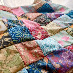 オトナのパッチワーク大判ブランケット　オールシーズン　いちご泥棒　アネモネ　ブラザーラビット　ウィリアムモリスデザイン 3枚目の画像