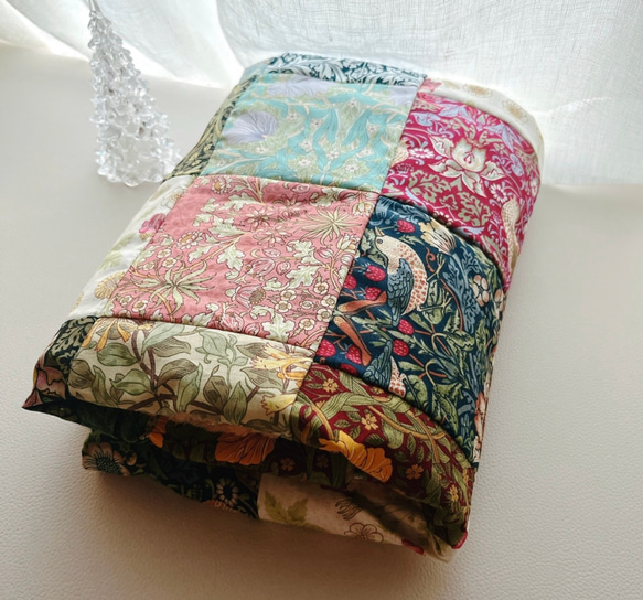 オトナのパッチワーク大判ブランケット　オールシーズン　いちご泥棒　アネモネ　ブラザーラビット　ウィリアムモリスデザイン 6枚目の画像