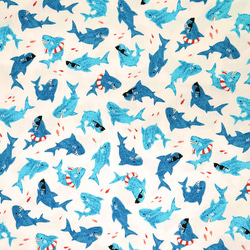 オックス生地【50×110cm】 ファンキーなサメ 鮫 魚 夏 海 入園 入学 布 ブルー ホワイト 2枚目の画像