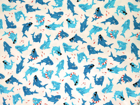 オックス生地【50×110cm】 ファンキーなサメ 鮫 魚 夏 海 入園 入学 布 ブルー ホワイト 2枚目の画像