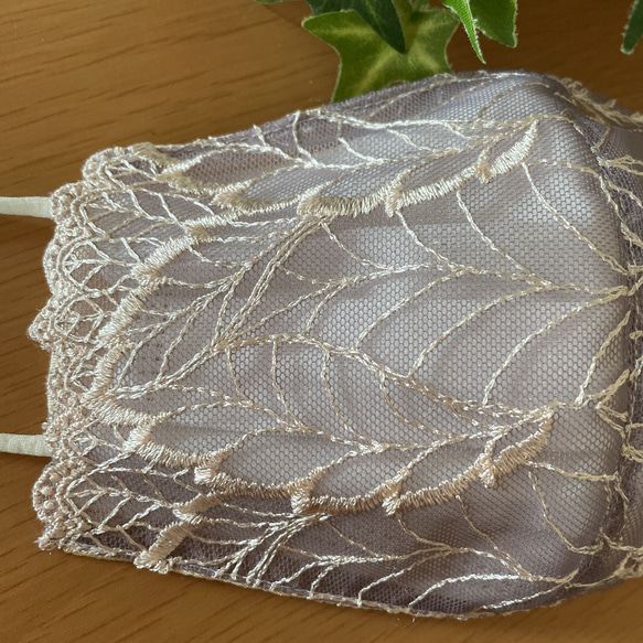 304 不織布マスクカバー　豪華刺繍薄紫チュールレース　肌面✨高級羽二重シルク 2枚目の画像