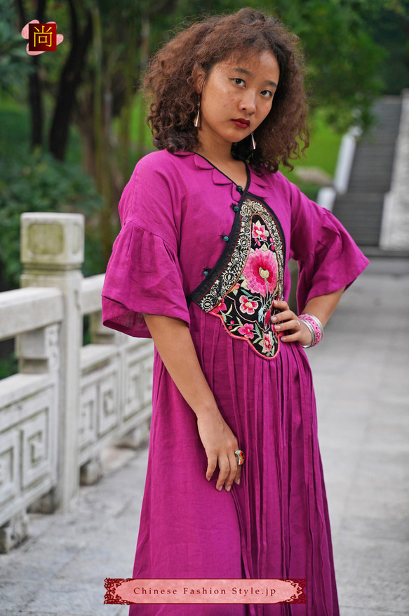 ミァオ族手作りのアンティーク刺繍付きマキシドレス マキシ丈ワンピース 上品でユニーク 一点物 デザイナーズドレス#110 4枚目の画像
