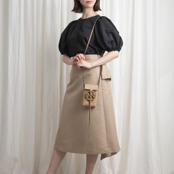 ドレスのように華やかなバックスタイルの《Aラインバッスルスカート》カフェオレ 3枚目の画像