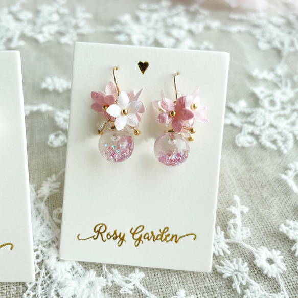 Rosy Garden 緞面角瓣花花水晶球耳鉤耳環 可換耳夾 第4張的照片