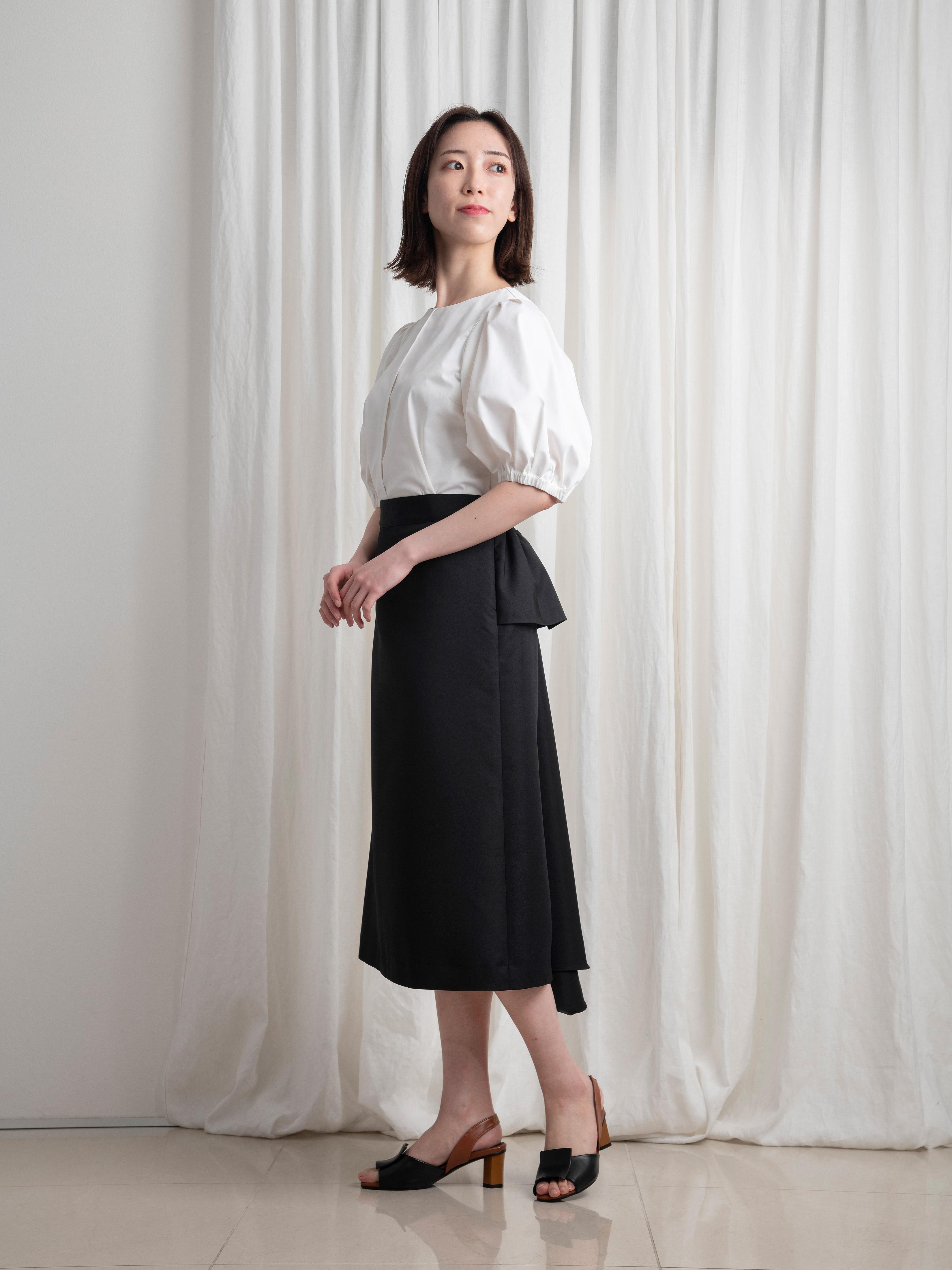 ドレスのように華やかなバックスタイルの《Aラインバッスルスカート  