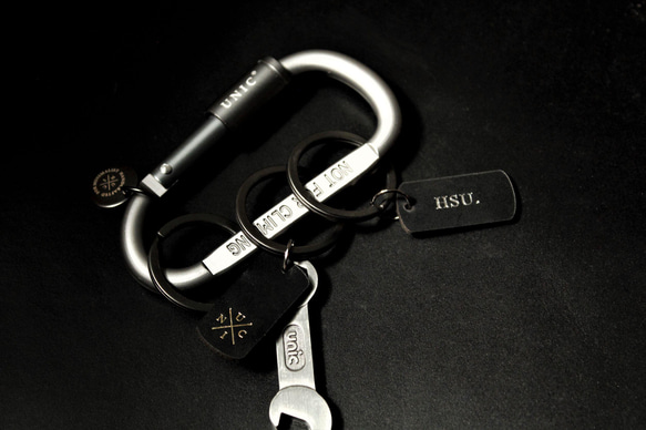 UNIC鋁合金扣環鑰匙圈 / 皮革開瓶器鑰匙圈【可客製化皮標】 第8張的照片