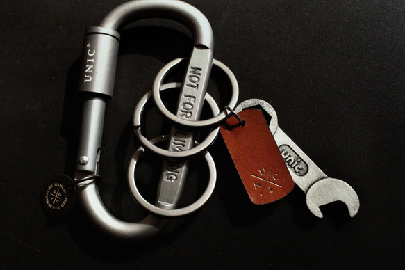 UNIC鋁合金扣環鑰匙圈 / 皮革開瓶器鑰匙圈【可客製化皮標】 第5張的照片