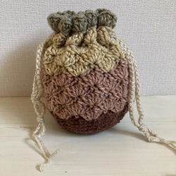 松編み巾着　ブラウン 1枚目の画像