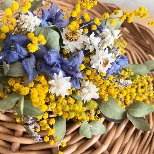ミモザとデルフィニウムのスワッグ ミモザとデルフィニウムのスワッグ スワッグ 花工房 champ de fleure