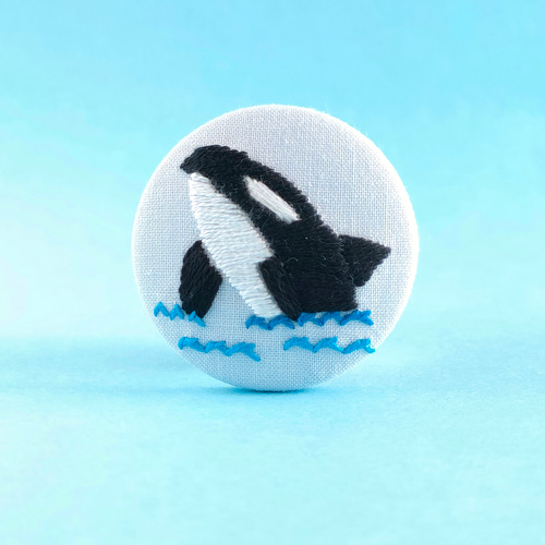 受注制作】バシャーン!シャチの刺繍ブローチor刺繍ヘアゴム 水族館 海