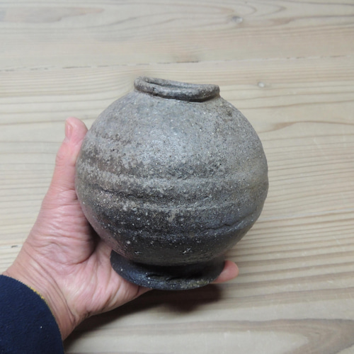 穴窯による焼き締めの小壺（炭化） yk-3 一輪挿し・花瓶・花器