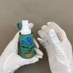 除菌スプレーボトルケース（ターコイズに青い花の刺繍）ダイソーのボトルに対応 No.03012-08 3枚目の画像