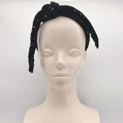 ヘアバンドにもなるロングニットリボンのヘアゴム　カラフルスパンコール付きオフホワイト黒大ぶり髪飾り春夏ヘアアクセサリー 3枚目の画像