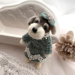 おめかしシュナちゃん(ブルー) 羊毛フェルト　羊毛フェルト犬　シュナウザー　愛犬 3枚目の画像