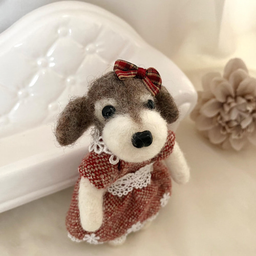 羊毛フェルト　ミニチュアシュナウザー　茶色ちゃん 🐾うちの子フェルト ミニチュアシュナウザーの『ジュエルちゃん