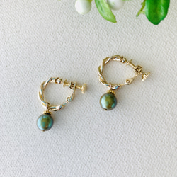【Olive twig】オリーブ色 ツイストフープイヤリング　夏 再販まつり2025 7枚目の画像