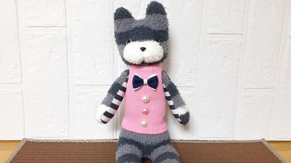 グレーの猫さん(ピンクの服)【creema限定】靴下ぬいぐるみ/ソックドール 1枚目の画像