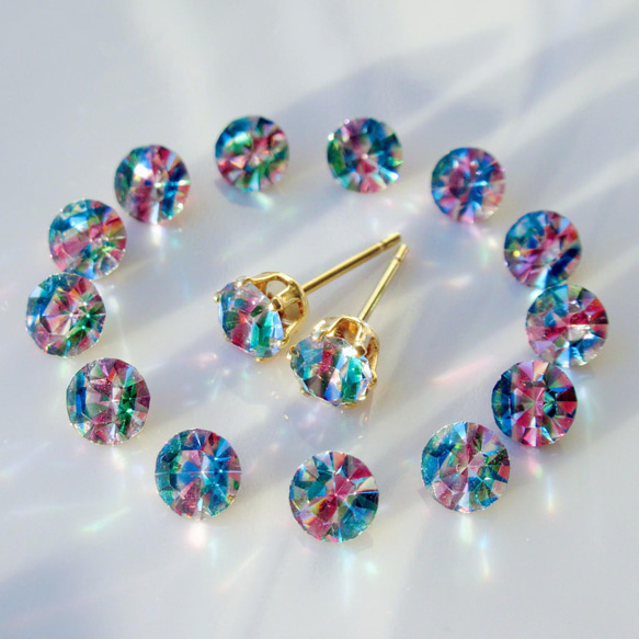 【再販17】虹をまとう、アイリスガラスのピアス(イヤリング)〜1940・1950年代ヴィンテージアイリスガラス〜 5枚目の画像
