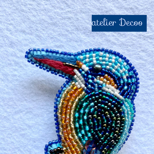 【カワセミ】ビーズ刺繍ブローチバッグチャーム お得意顔のカワセミさん ビーズ刺繍ブローチ | iichi 日々の