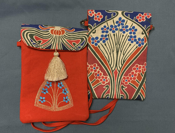 リバティーホーム布と刺繍のサコッシュ(ポシェット)レッド 1枚目の画像