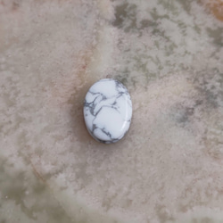 デッドストック　天然石　マクラメ用　溝入り　ハウライト　19×14×厚み6mm 1枚目の画像