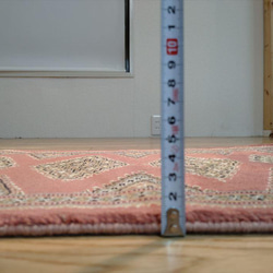 パキスタン絨毯(9/18)シルクタッチ　　玄関マット　ピンク　68x46cm 11枚目の画像