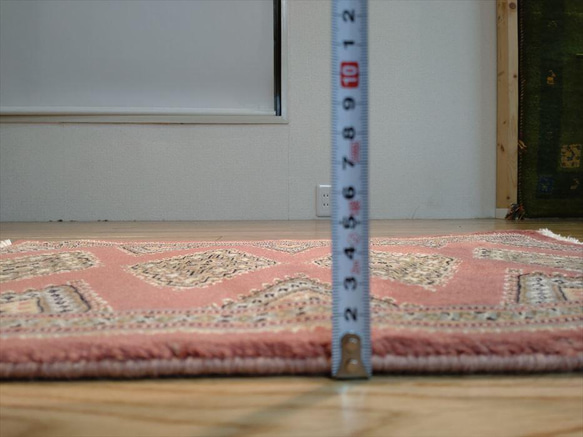 パキスタン絨毯(9/18)シルクタッチ　　玄関マット　ピンク　68x46cm 11枚目の画像