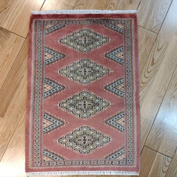 パキスタン絨毯(9/18)シルクタッチ　　玄関マット　ピンク　68x46cm 3枚目の画像
