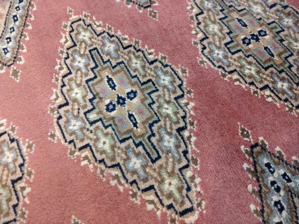 パキスタン絨毯(9/18)シルクタッチ　　玄関マット　ピンク　68x46cm 10枚目の画像