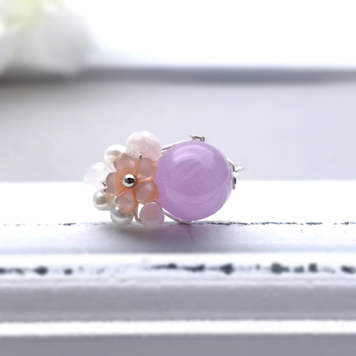 ピンクの天然石のワイヤーリング