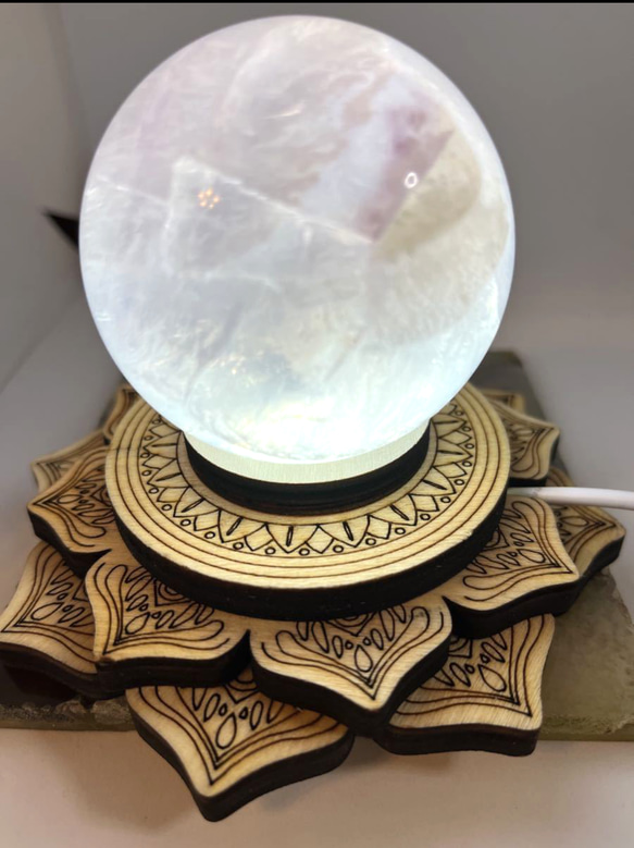 レインボーフローライトスフィアと光る台座セット その他置物 Mimpi
