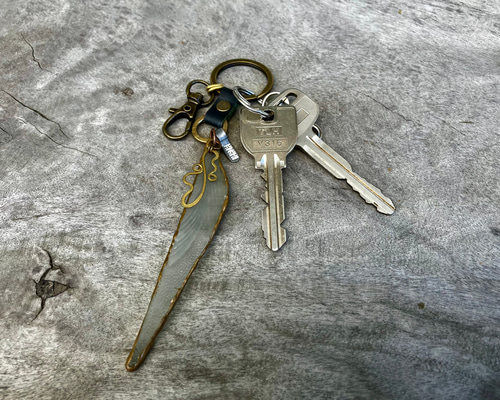 シーグラスを金継ぎで作った、個性的で、一点物のナチュラルな