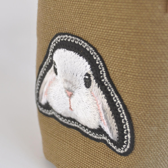 ふんわりうさぎ刺繍（ホーランドロップ・ホワイト＆グレー）プランターカバー・小物入れ〈生地色カーキ〉 3枚目の画像