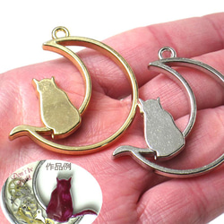 ★値引き★ 月に猫 レジン枠 40×37 5個 シルバー おまけ付き　ねこ レジン フレーム チャーム  パーツ 手芸 5枚目の画像