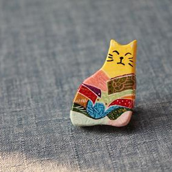 送料無料　石塑粘土（石紛）で作った猫のブローチ　（猫好きが作った）　　 1枚目の画像