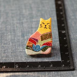 送料無料　石塑粘土（石紛）で作った猫のブローチ　（猫好きが作った）　　 4枚目の画像