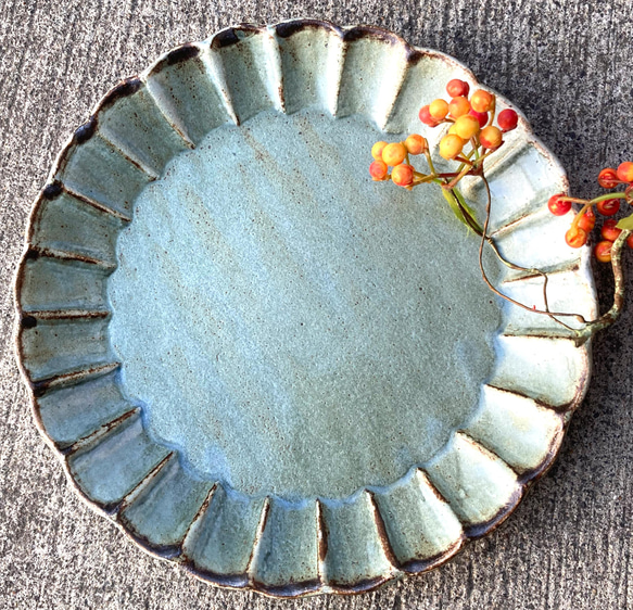 粉引き、デニムブルー花型皿 2枚目の画像