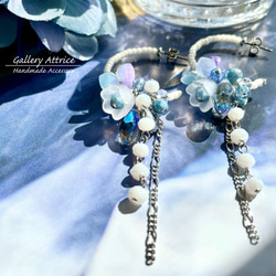 White × Blue Flower フープピアス（ホワイト×ブルー フラワー フープ チタンピアス） 12枚目の画像