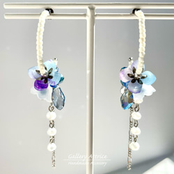 White × Blue Flower フープピアス（ホワイト×ブルー フラワー フープ チタンピアス） 7枚目の画像