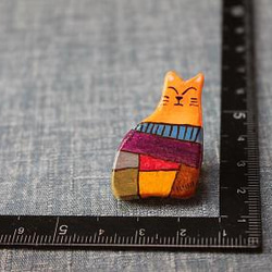 送料無料　石塑粘土（石紛）で作った猫のブローチ　（猫好きが作った）　　 5枚目の画像