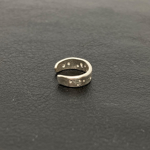 プラネタリウムモチーフのイヤーカフ◇星 夜空 星空 純銀 ピュアシルバー 片耳用 イヤカフ カフス 5枚目の画像