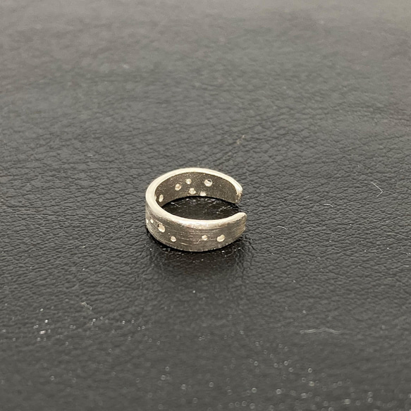 プラネタリウムモチーフのイヤーカフ◇星 夜空 星空 純銀 ピュアシルバー 片耳用 イヤカフ カフス 8枚目の画像