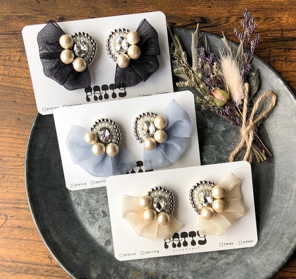 受注生産】 ribbon×cotton pearlイヤリング＊ビーズ刺繍＊オケージョン 